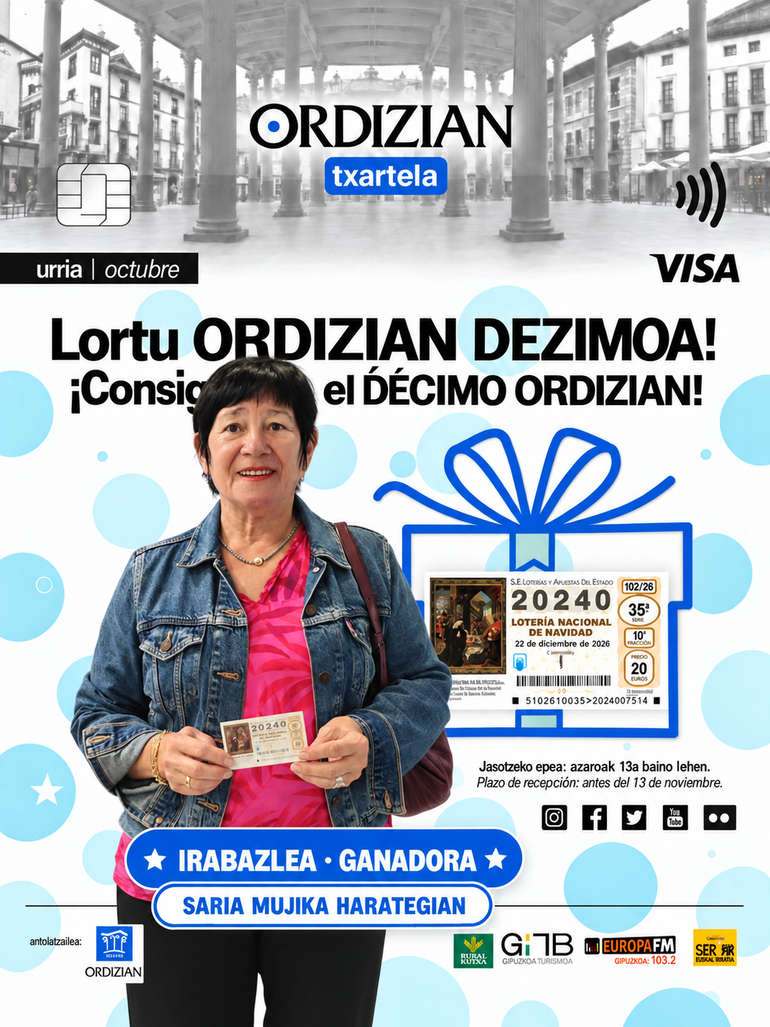 Ganadora con décimo y regalo azul