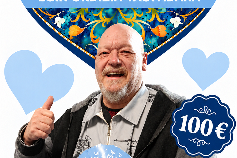 Ganador sonriente con vales y corazón azul